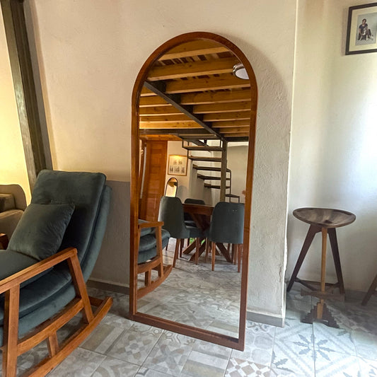 Espejo decorativo de madera solida de medio punto. perfecto para darle un nuevo look a tus habitaciones.