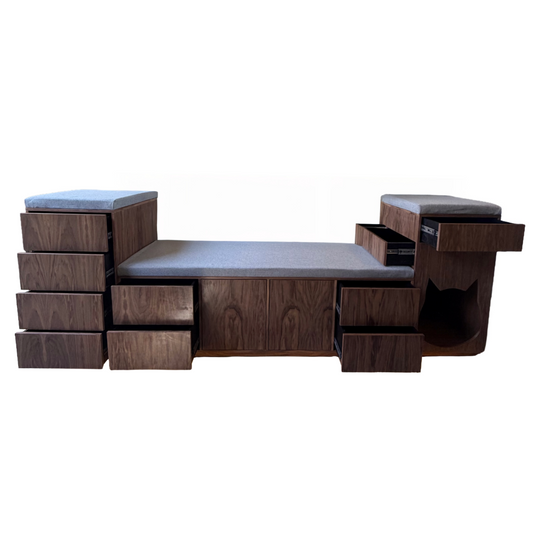 Mueble diván con cajones abiertos.