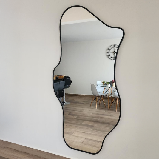 Espejo con un diseño artístico