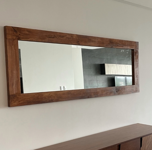 Espejo rectangular con marco de madera