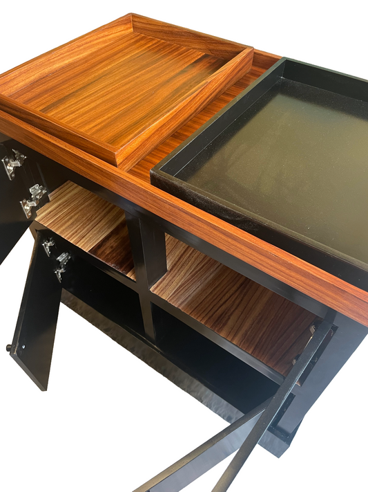 Mueble para cocina, con vista superior mostrando los detalles de las pueras abiertas.