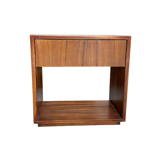 Buró de madera con un cajón acabado en parota