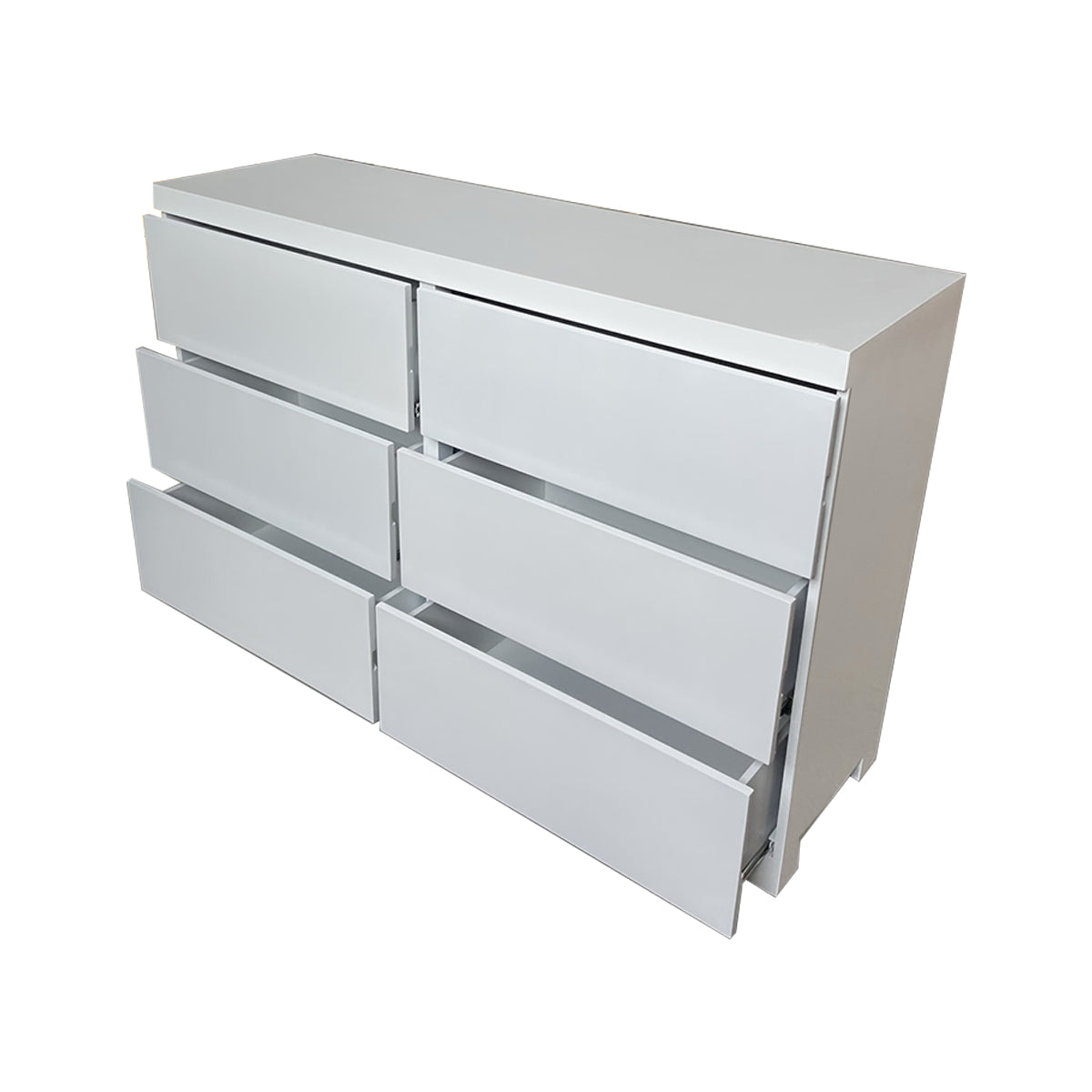 Cómoda Kiev, se muestra el funcionamiento de los cajones en color blanco liso.