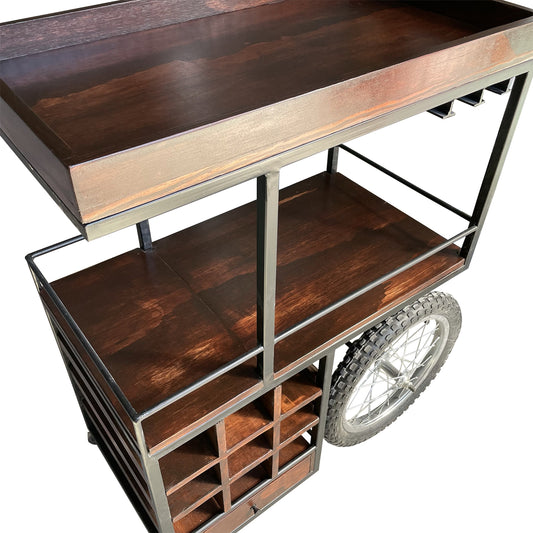 Carrito Bar Teques, acercamiento para poder apreciar la repisa principal del mueble