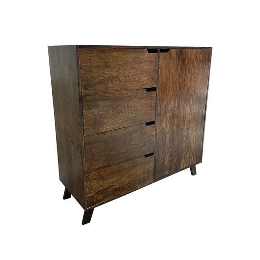 Cómoda Bruselas, muestra del mueble en color obscuro con cuatro cajones y puerta que ayuda para optimizar el espacio.