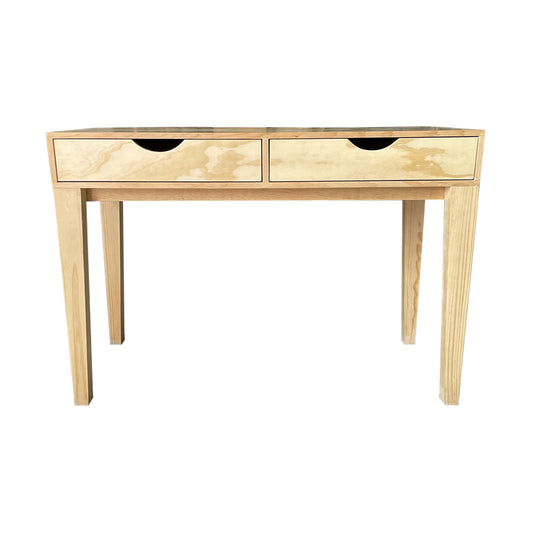 Escritorio Salamanca, vista frontal de artículo de oficina con dos cajones integrados en color de madera natural.