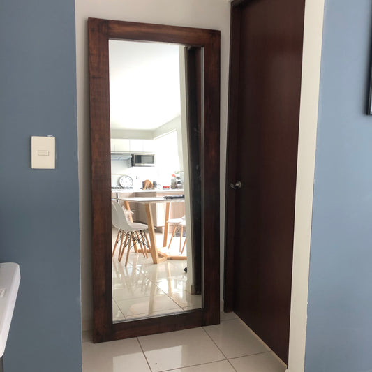 Espejo gigante Milán, marco color nogal.