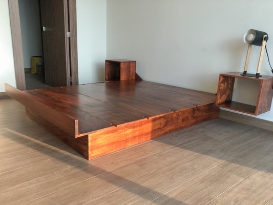 Recámara Rabot, base de cama instalada en la habitación, vista desde unilateral para lucir los detalles.