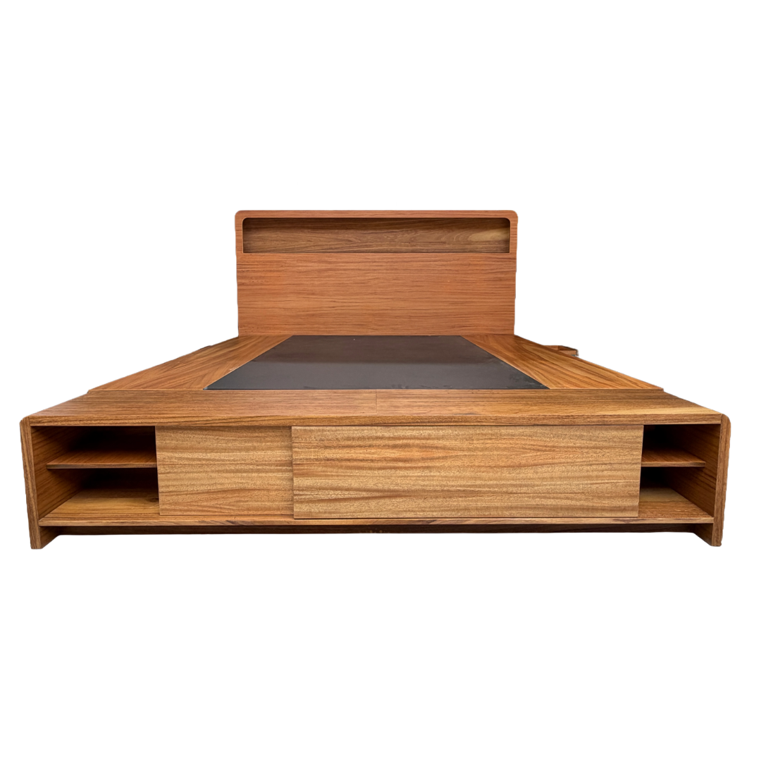 Base de cama con vista frontal, con cajones abiertos.