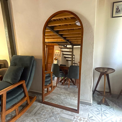 Espejo decorativo de madera solida de medio punto. perfecto para darle un nuevo look a tus habitaciones.