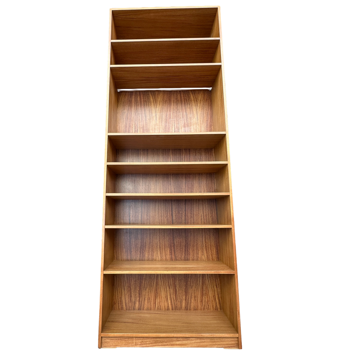 Mueble multifuncional, con vista contrapicada mostrando detalles del mueble.