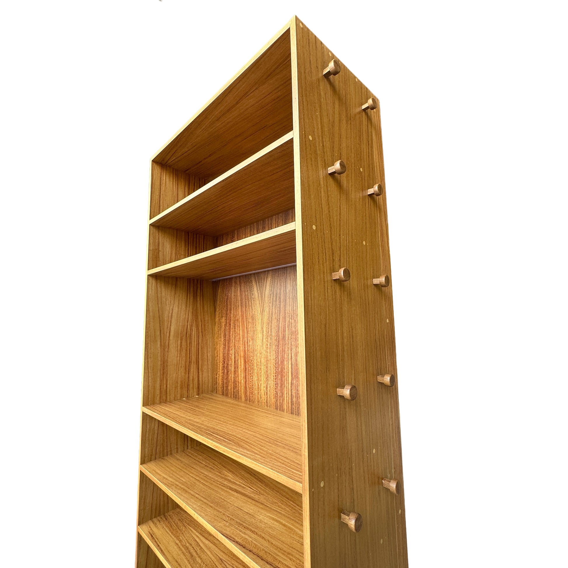 Mueble multifuncional con vista lateral, mostrando los detalles extras del mueble.