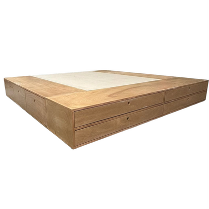 Base de cama con vista lateral mostrando con más claridas los detalles y acabados de la base de cama.