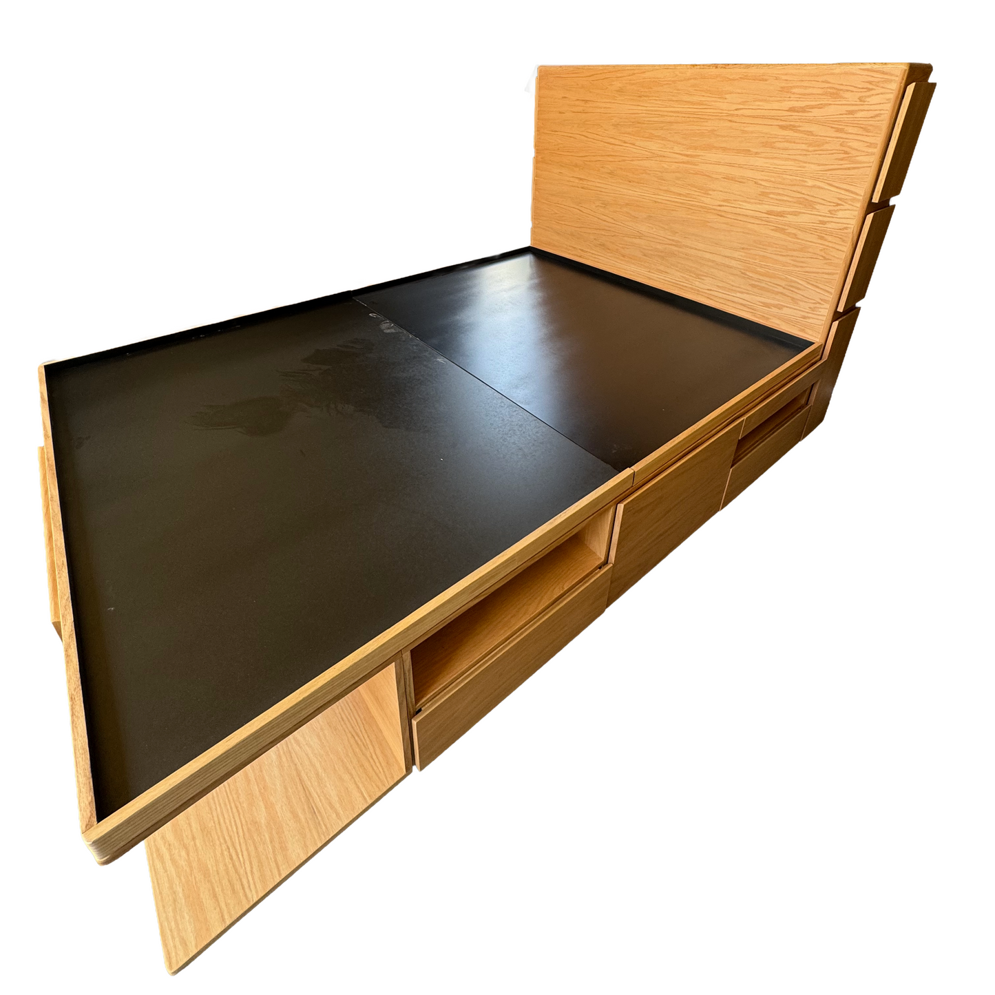 Base de cama con cajones incluidos, con vista lateral para ver su almacenamiento.