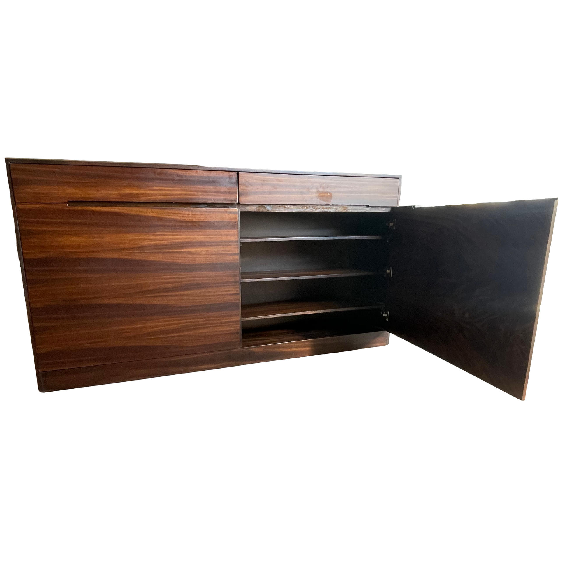 Cajonera con vista lateral mostrando parte del espacio del mueble.