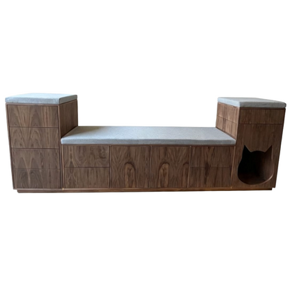 Mueble diván con una toma frontal, con cajones amplios, respaldos alcochonados y un espacio para mascota.