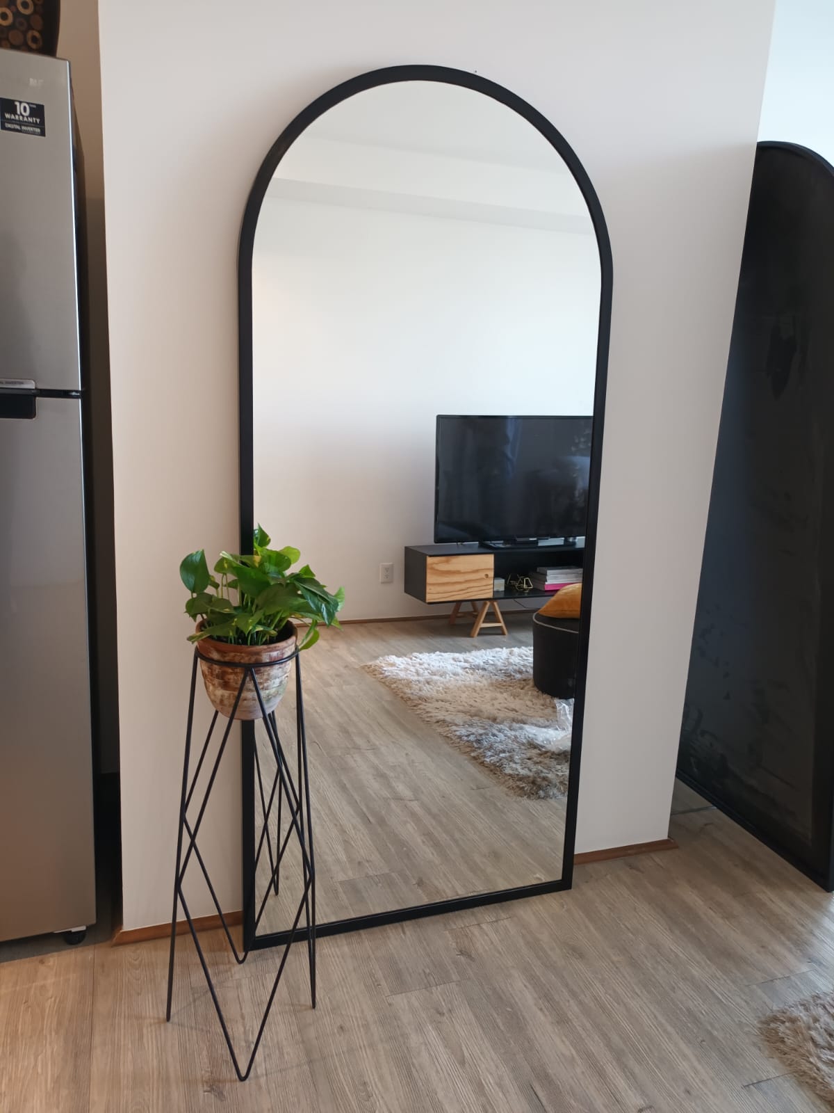  Espejo Moliere con marco de herrería, ideal para tu hogar.