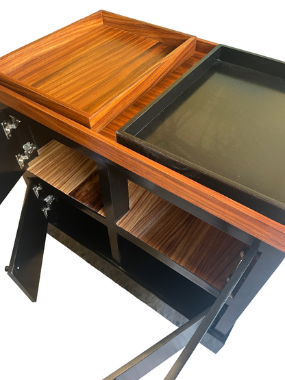 Mueble para cocina, con vista superior mostrando los detalles de las pueras abiertas.