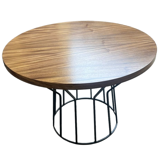 Mesa de comedor con vista superior mostrando el acabado de la mesa.