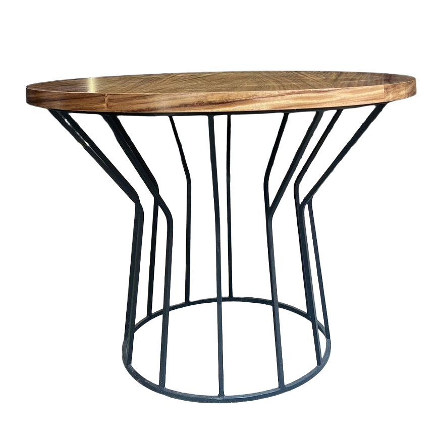 Mesa de comedor con vista inferior viendo el acabado de la base.