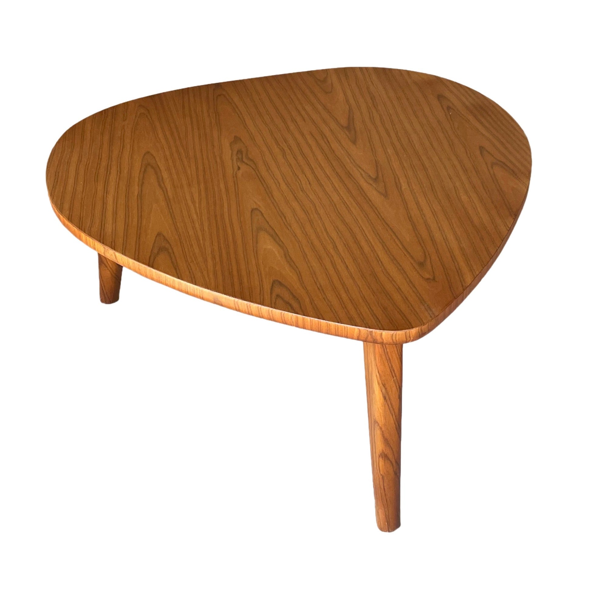 Mesa de centro en una toma superior, viendo la parte de la mesa en su acabado.