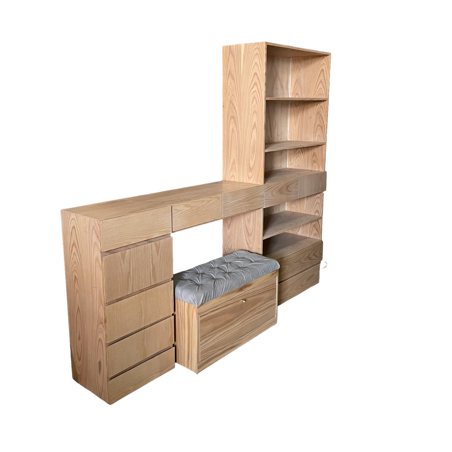 Tocador de madera con banco integrado, cajones y repisas para mantener todo organizado.