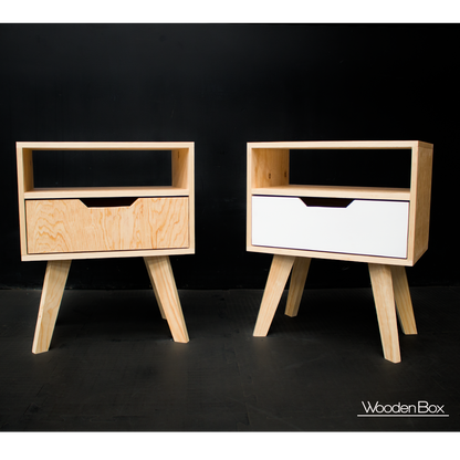 buros de madera. Dos buros, uno de color blanco y color natural y el otro natural con un fondo negro 