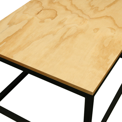 Mesa de centro, vista parte superior, enfocando el acabado de de la madera natural.
