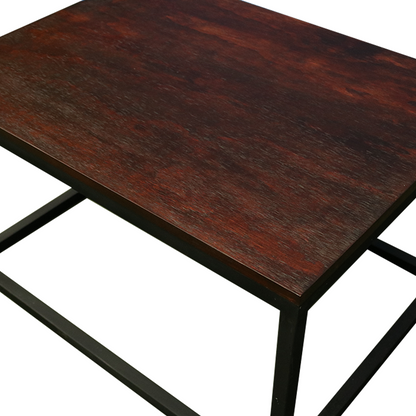 Mesa de centro, vista superior mostrando detalles y acabado del mueble. 