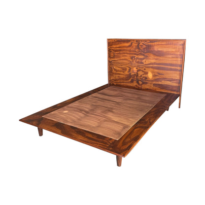 Base de cama de madera estilo tatami, vista lateral iderecho.