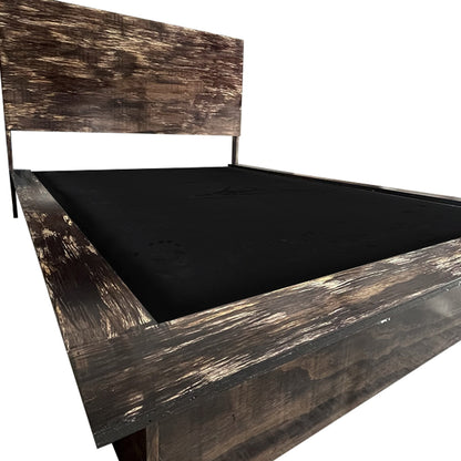 Recámara Lerida, detalles en la parte de la base en color oscuro, efecto de madera desgastada.