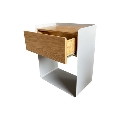 Buró estilo moderno, viendo el funcionamiento del cajón.