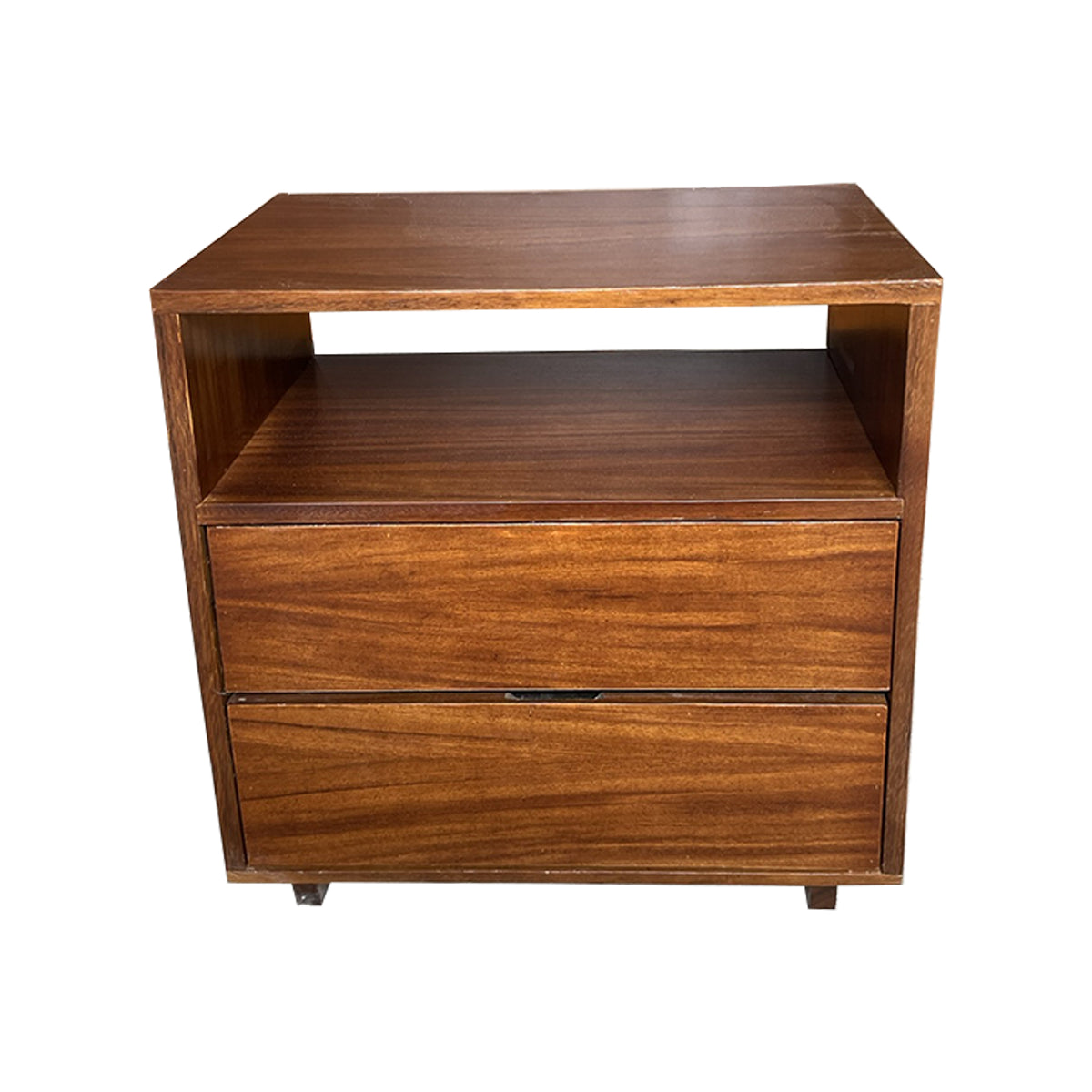 Buró de madera, vista frontal mostrando los dos cajones.