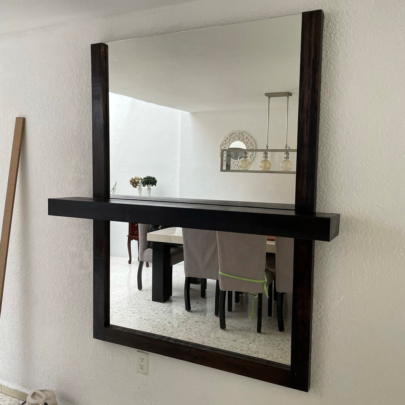 Espejo con respisa con acabado semi mate