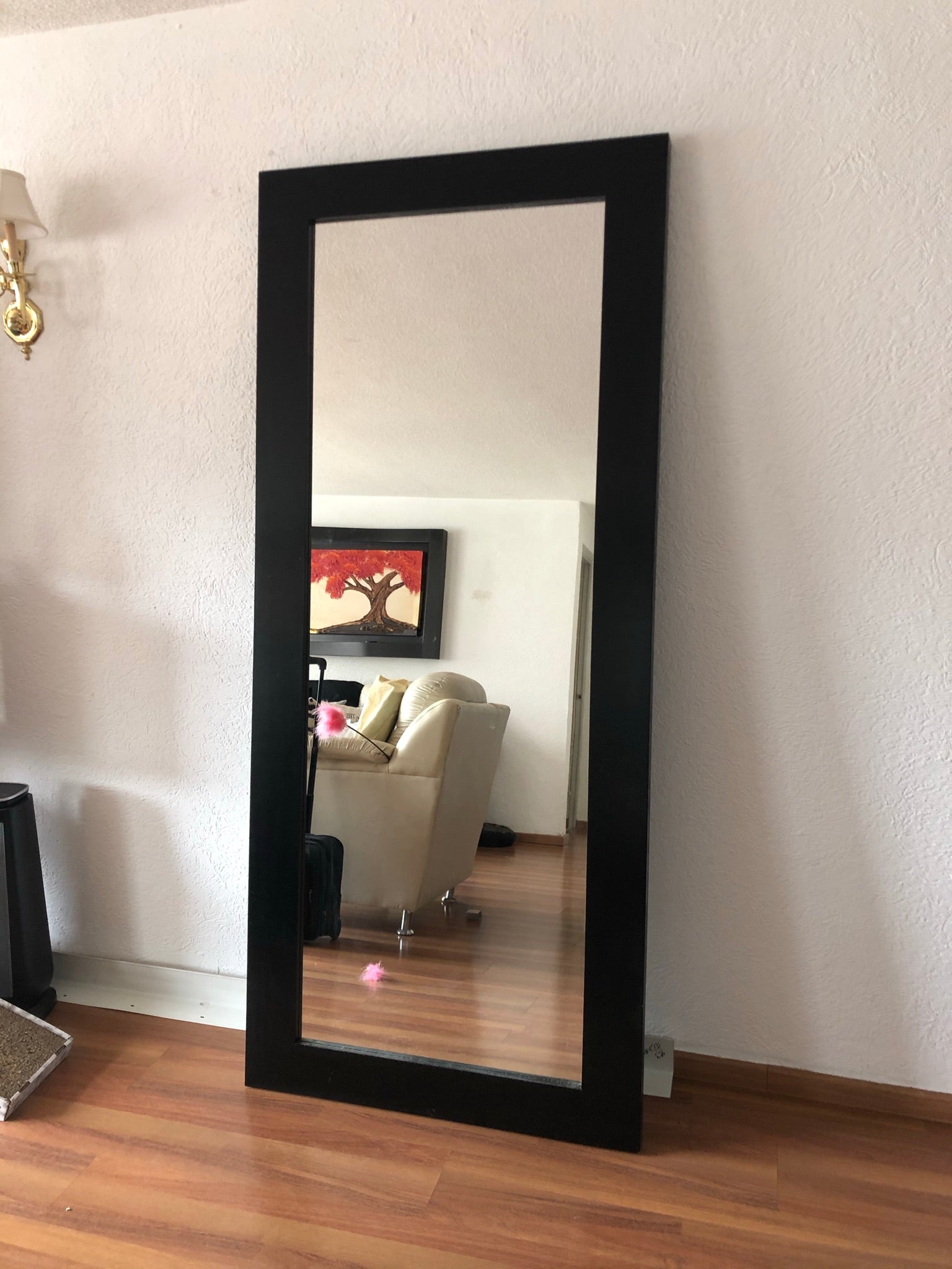 Espejo gigante Milán marco color negro.