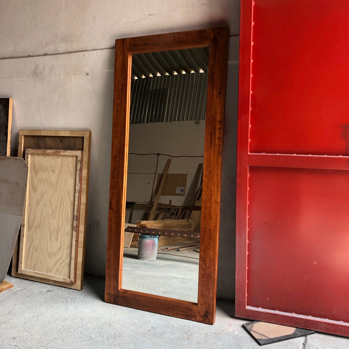 Espejo gigante Milán marco color oyamel.