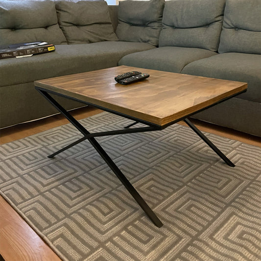 Mesa de centro, materiales de triplay y herrería, acabado semi mate.