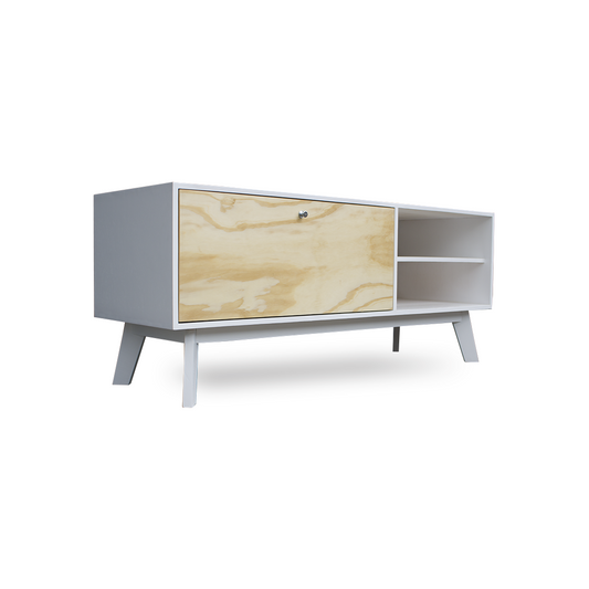 Mueble para TV en color laca blanco, con entrepaño y una abertura hacia abajo.