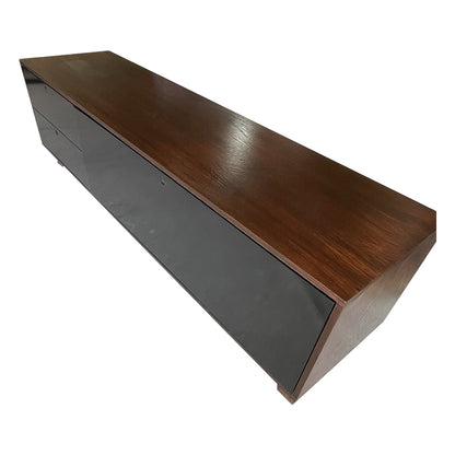 Mueble para TV, vista superior, mostrando el acabdo y detalle del mueble.