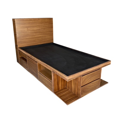 Recámara Oslo Parota Individual, base de cama con cabecera y burós integrados en color café barnizado.